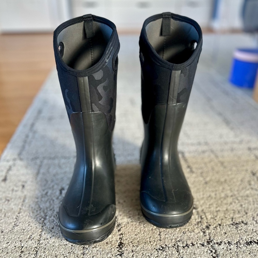 Bogs boots in black camo size 11 (euro size 42)